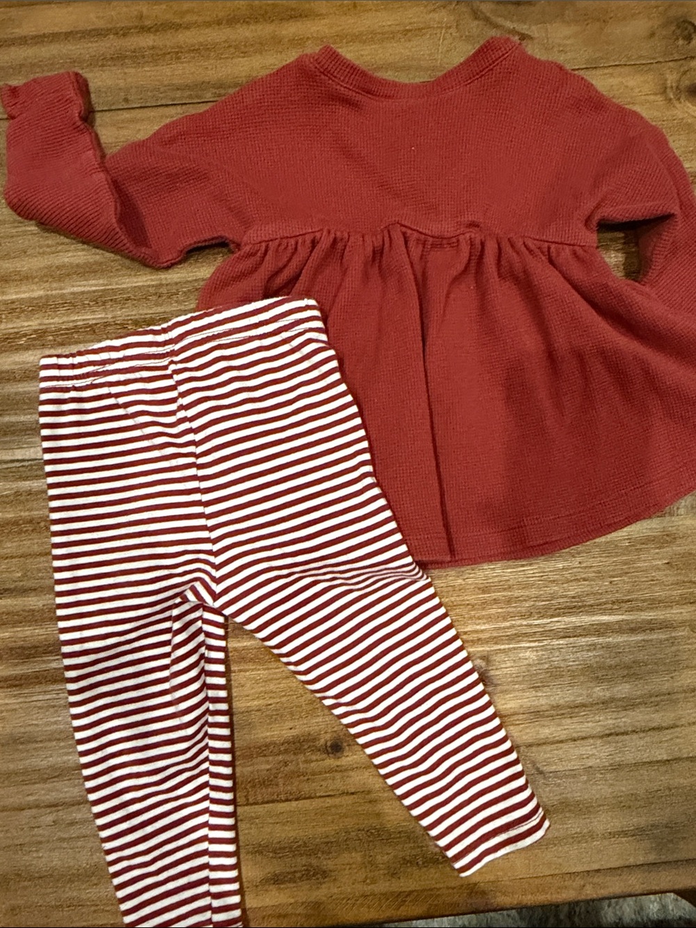 Burt’s Bees 3-6M Rust Red Waffle Tunic with Red & White Striped Leggings - Picture 4 of 5